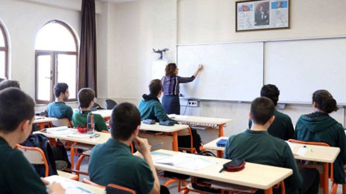 MEB son 2 yıldır Türkiye ve dünya kamuoyundaki bu konuda yaşanan tüm tartışmaları takip ederek uluslararası uygulamaların Türkiye ile karşılaştırmalı analizlerini yaptı, eğitim dernekleri, sivil toplum kuruluşları ve diğer eğitim paydaşları ile odak grup görüşmeleri gerçekleştirdi. 