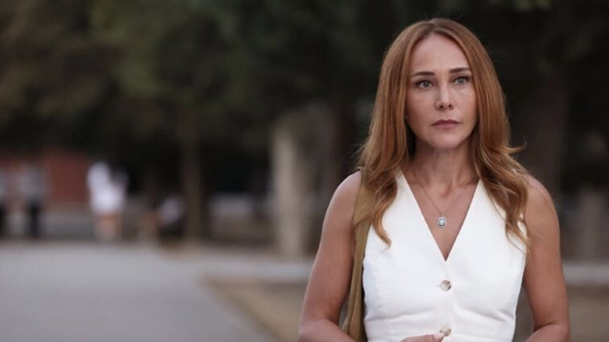 Ben Leman Dizisi Başrolleri<br><br>Dizinin merkezinde dört kadın karakter yer alıyor:<br><br>Burçin Terzioğlu<br><br>Selin Şekerci<br><br>Duygu Sarışın<br><br>Gökçe Eyüboğlu<br>İzmir’in sakin sahil kasabası Sığacık’ta çekilen sahnelerde dört kadın yan yana boy gösteriyor.<br>Bu kareler, dizinin kadın dayanışmasını ve dostluk temasını güçlendiriyor.