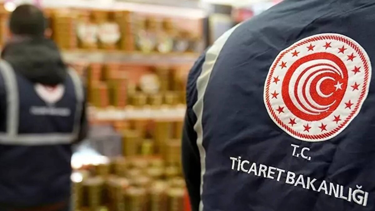 Ürün kabının ağırlığı fiyattan düşecek<br><br>Ürünlerin fiyatları listelerde eksiksiz yer alacak. Servis ücreti veya ek ücretler de açıkça belirtilmek zorunda olacak. Açık satılan ürünlerde net miktar belirlenirken, ürün kabının ağırlığı fiyat hesabından düşülmek zorunda olacak. 