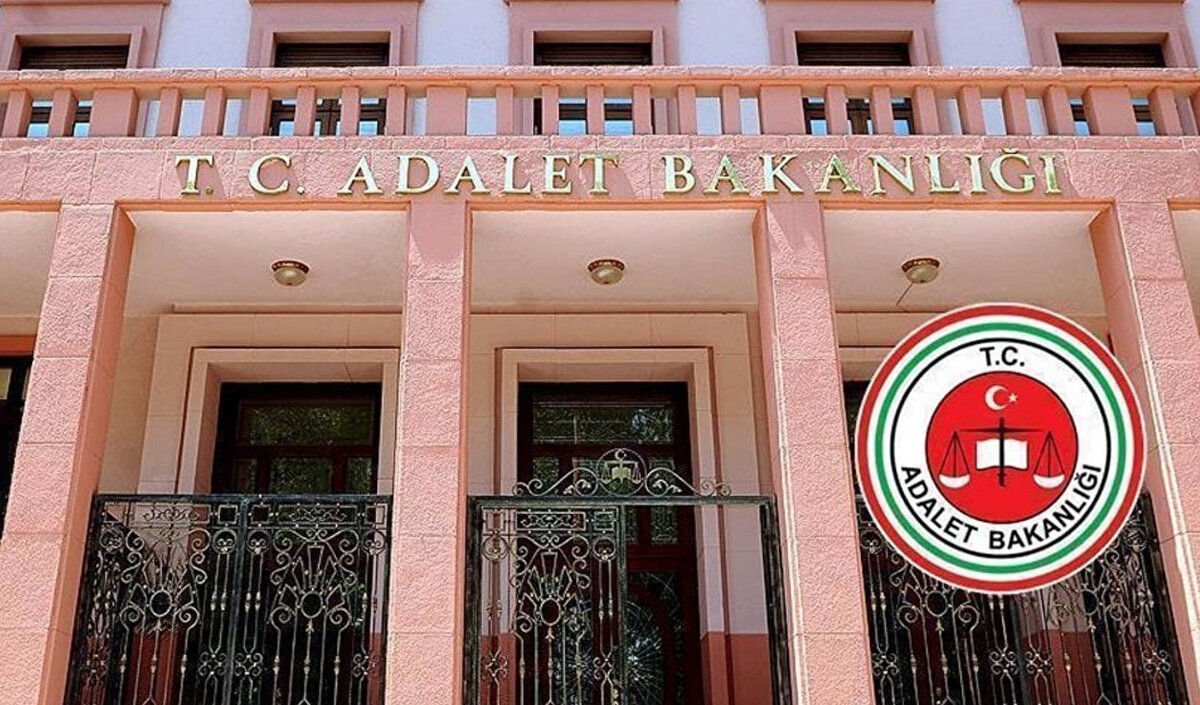 12. Yargı Paketi Hukuk Alanında Düzenlemeler Getirecek<br>Adalet Bakanı Tunç, hazırlıkları tamamlanmak üzere olan 12. Yargı Paketi’nin 41 maddeden oluştuğunu ve daha çok hukuk davalarına ilişkin düzenlemeler içerdiğini açıkladı.<br><br>"Taslağı Meclis grubumuza sunduk. Ardından 13. paket gündeme gelecek. Yargı reformu süreklidir; ihtiyaçlar ve talepler oldukça mevzuatı geliştirmeye devam edeceğiz." ifadelerini kullandı.