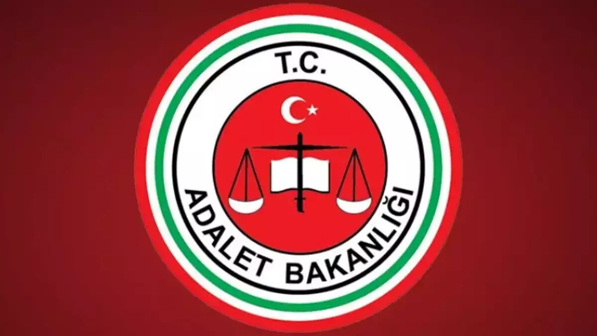 Bakan Tunç ayrıca, 11. Yargı Paketi’nin ceza mevzuatı, 12. Paketi'nin ise hukuk mevzuatı üzerine odaklandığını belirtti. Trafik güvenliğine ilişkin düzenlemelerin ise 10. Yargı Paketi’nde yer aldığını hatırlattı.