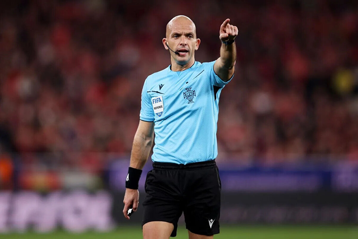 Maçın Hakemi Kim?<br>Zorlu mücadelede düdük Portekiz Futbol Federasyonu’ndan Luis Godinho’da olacak. Godinho’nun yardımcılıklarını Rui Teixeira ve Pedro Almeida üstlenirken, karşılaşmanın dördüncü hakemi olarak Miguel Nogueira görev yapacak.