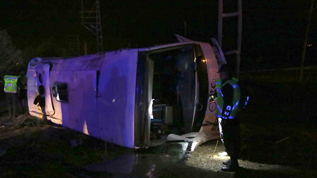 Tur için Kastamonu’ya hareket ediyormuş<br>Yolda kaza sebebiyle trafik akışı kontrollü olarak sağlanırken, jandarma ve polis ekipleri kazayla ilgili inceleme başlattı.