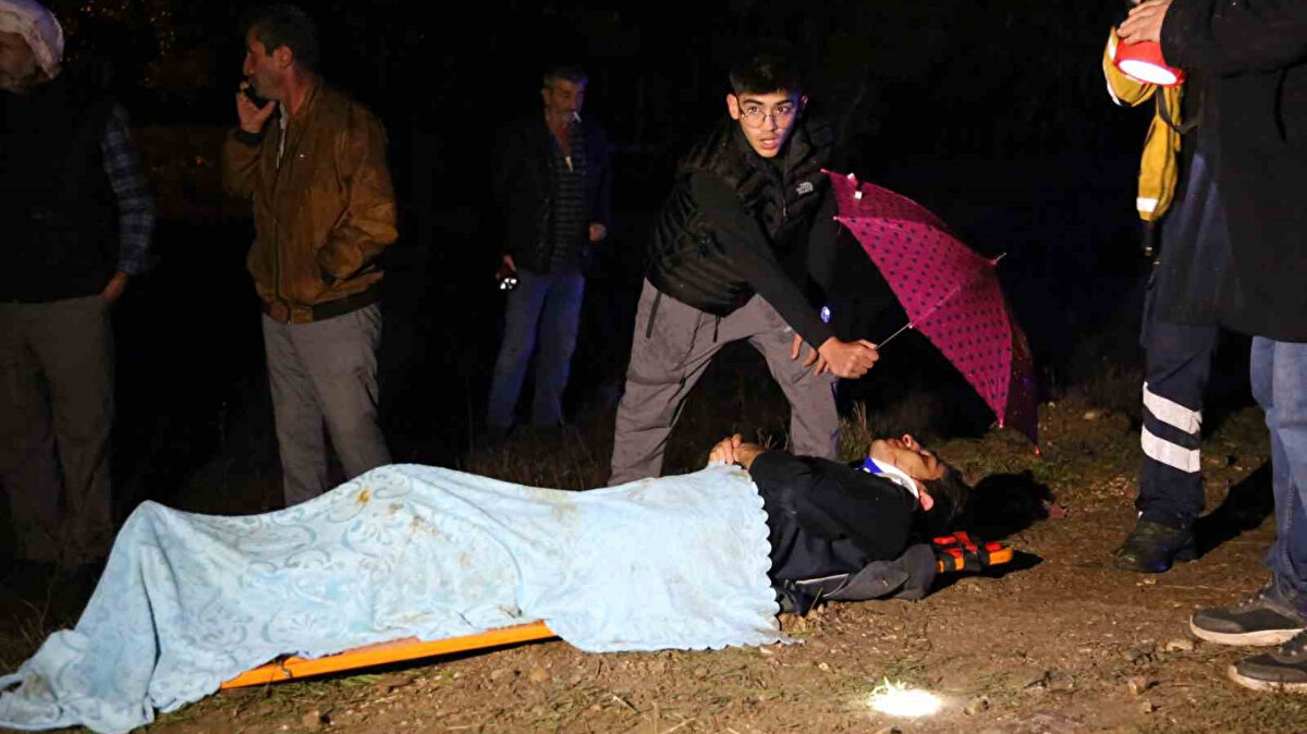 1 kazazede, durumunun iyi olduğunu ifade ederek hastaneye getirilmeyi kabul etmemiştir. Hastaneye kaldırılan kazazedelerin tamamı hafif yaralıdır" denildi.