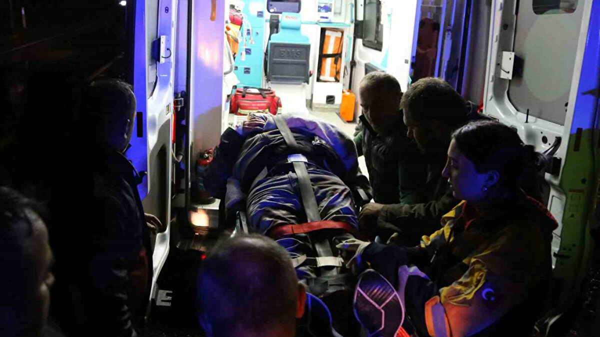 Yaralıların sağlık durumları iyi<br>Kastamonu Valiliğinden yapılan açıklamada, "Taşköprü-Kastamonu karayolunda 21.30 sularında tur midibüsünün yan yatması suretiyle trafik kazası meydana gelmiştir. 25 yaralı olduğu ihbarı alınmış, 7 yaralı Taşköprü Devlet Hastanesine, 7 yaralı Anadolu Hastanesine, 10 yaralı Kastamonu Eğitim ve Araştırma Hastanesi’ne nakledilmiştir.