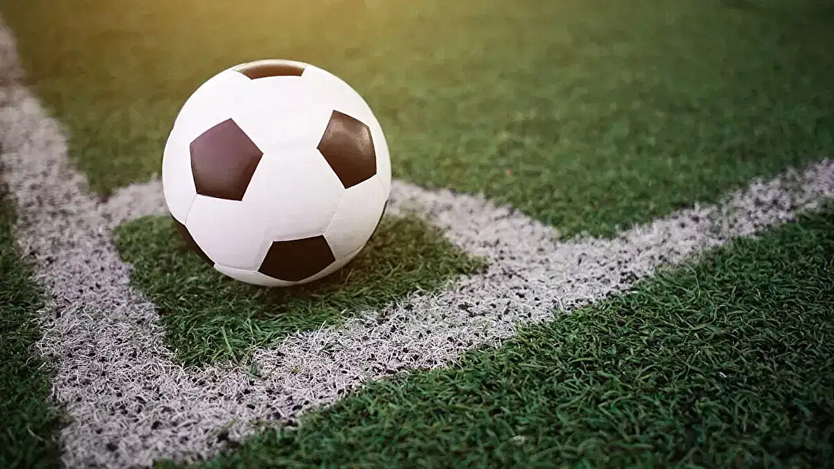 Dünya Kupası eleme heyecanı sürerken alt liglerde de maçlar oynanmaya devam ediyor. Millilerin maç mücadelesi ile beraber günün maç programı merak ediliyor. Hangi maç saat kaçta hangi kanalda yayınlanacak? 11 Ekim 2025 Cumartesi hangi maçlar oynanacak?