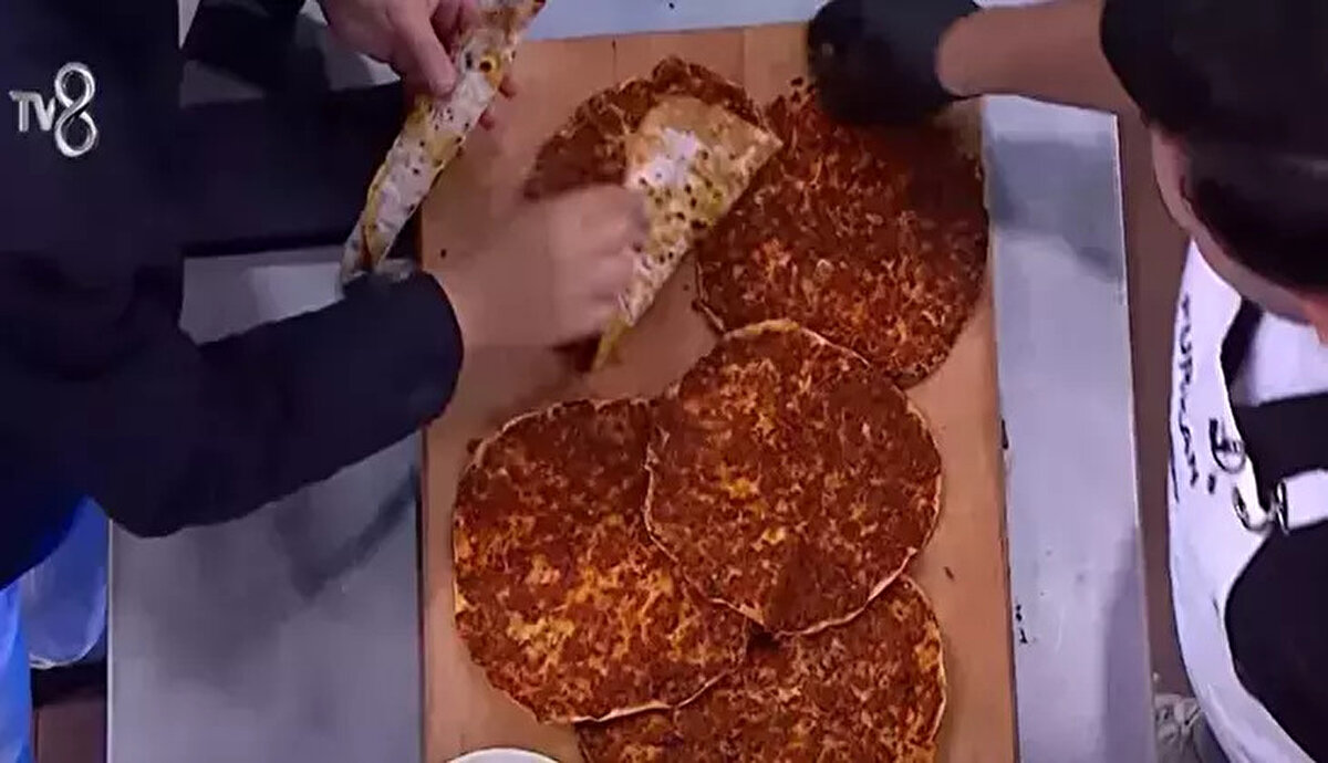 Bu akşam yarışma kaldığı yerden devam edecek. Heyecan dolu kaptanlık oyunuyla MasterChef Türkiye 12 Ekim 2025 saat 20.00’de TV8’de.