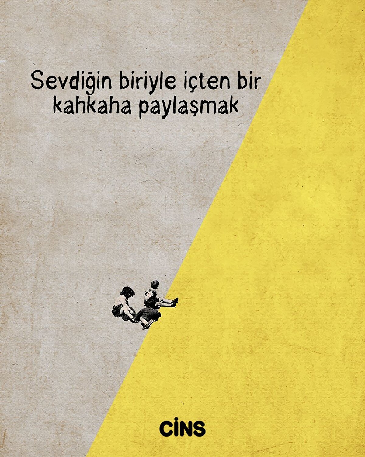 Sevdiğin biriyle içten bir kahkaha paylaşmak<br>