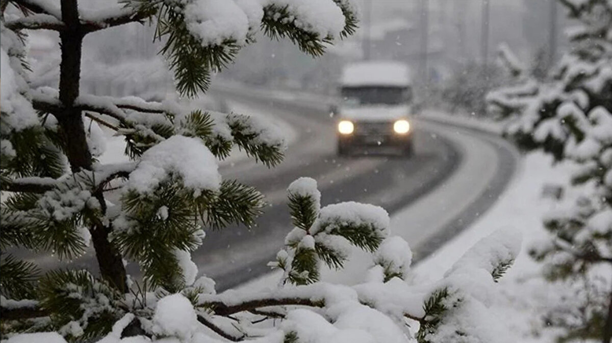  Meteoroloji Genel Müdürlüğü tarafından yapılan tahminlere göre yurt genelinde parçalı ve çok bulutlu bir hava hakim olacak. Hava sıcaklıkları yurdun kuzey, iç ve doğu kesimlerinde hissedilir derecede azalarak mevsim normallerinin 6 ila 10 derece altında seyretmesi bekleniyor.