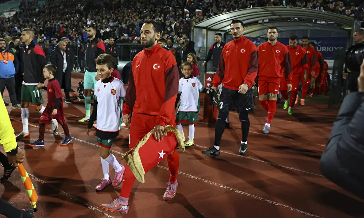 Hakan Çalhanoğlu, bu maçla birlikte A Milli Takım kariyerinde 100. maçına çıktı. Yıldız oyuncu maçın ardından açıklamalarda bulundu.