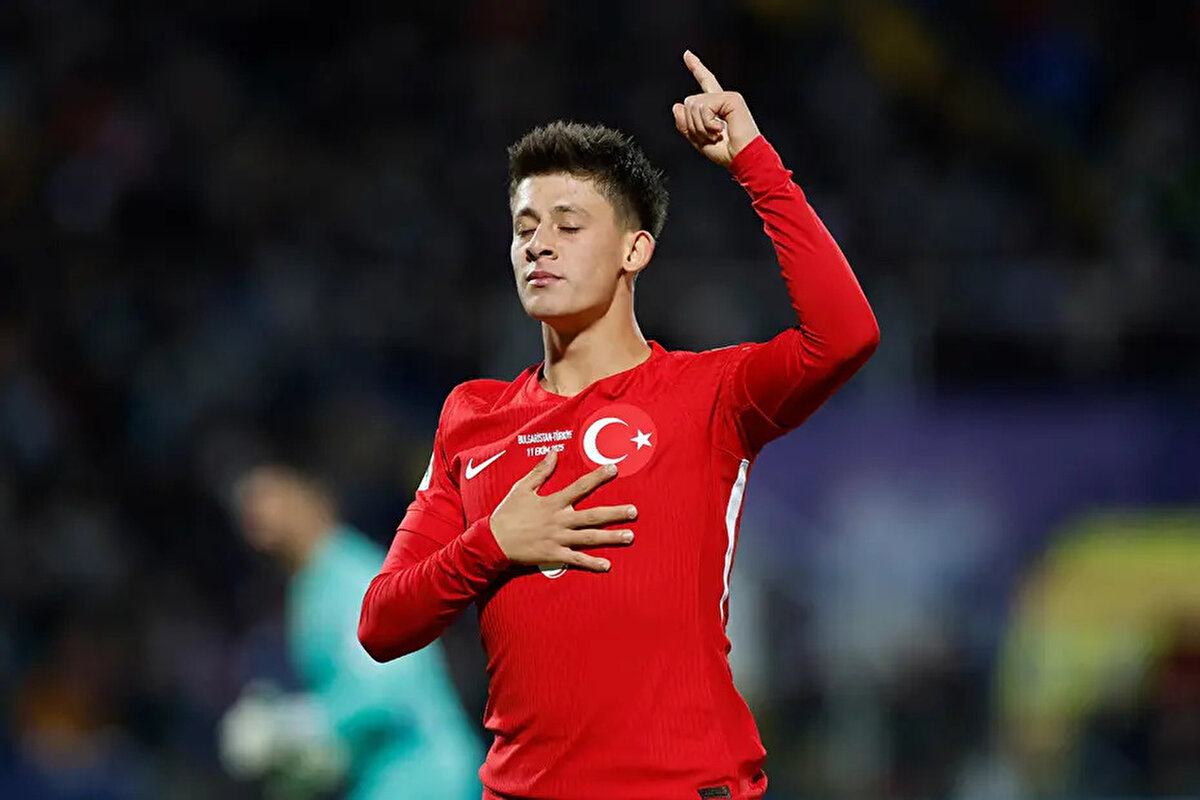 Real Madrid: Türkiye'nin 6-1'lik Bulgaristan galibiyetinde Arda Güler gol ve asist yaptı. Maçta 1 gol, 2 asistle oynayan Real Madridli oyuncu, milli takımının deplasman galibiyetinde kilit isim oldu.<br><br>