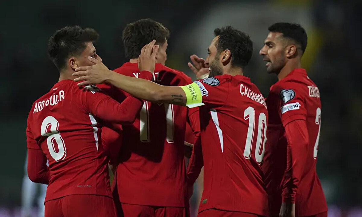 DNES: "Türkiye bizi Sofya'da 6-1 yendi"<br><br>"Bulgaristan, Dünya Kupası E Grubu'nda üçüncü yenilgisini aldı; bu kez Sofya'da Türkiye'ye 1-6'lık net bir skorla yenildi. Böylece Bulgaristan, sıfır puanla grubun son sırasında kalırken, Türkiye'nin puanı 6 oldu."