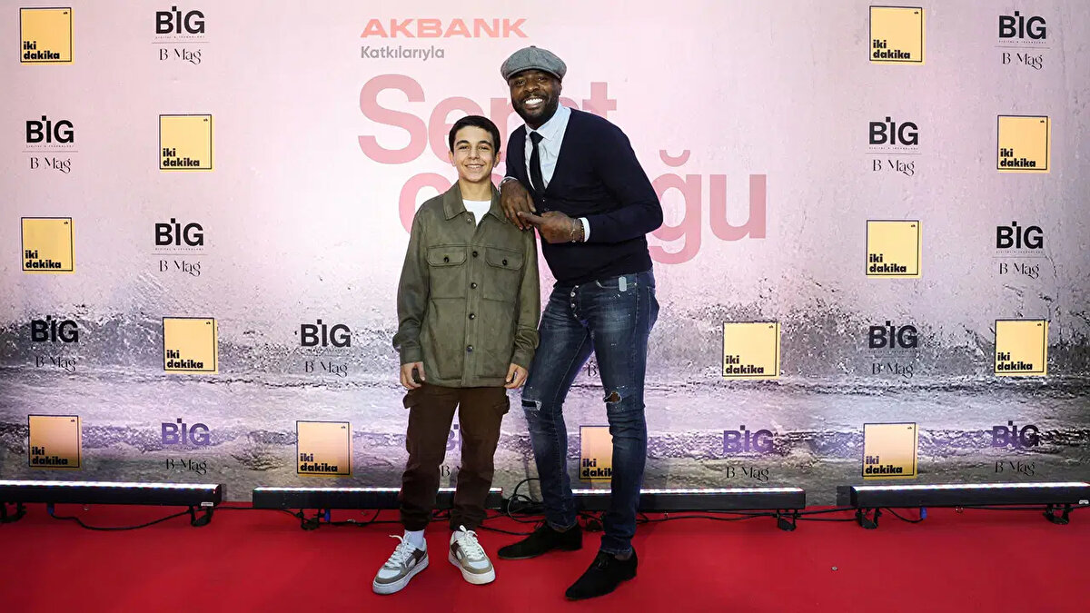 Bmag Nedir?<br><br>Bmag, Doğan Burda Big Media &amp; Technology tarafından kurulan, genç kuşağın değişen içerik tüketim alışkanlıklarına odaklanan yenilikçi bir dijital içerik platformudur.<br>Geleneksel uzun videolar yerine hızlı, kısa ve dikey formatta içerikler sunar. Bu sayede kullanıcılar, dizi veya programları cep telefonlarından kolayca izleyebilir.<br><br>Platformun vizyonu, “hap içerik” anlayışıyla; izleyicinin zaman kaybetmeden bilgiye, eğlenceye ve hikayeye ulaşmasını sağlamaktır.