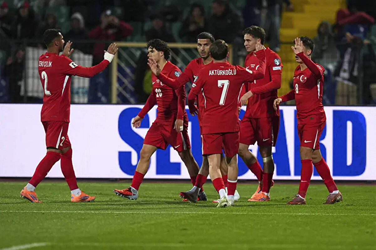 Eurosport İtalya: "Kenan Yıldız'ın şovu"<br><br>"Kenan Yıldız, Türkiye'nin Bulgaristan'ı 6-1 yendiği maçta attığı iki golle Avrupa elemelerinin yıldızı oldu. Romalı Zeki Çelik ve Arda Güler de gol attı."