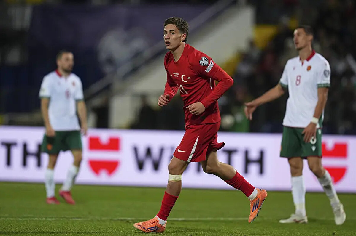 Sky Sport İtalya: "Yıldız, ne sihir: Bulgaristan'a karşı çifte şov"<br><br>"Kenan Yıldız, Dünya Kupası elemelerinde Bulgaristan'a karşı iki gol attı. Juventus forveti, dakikalar içinde iki muhteşem gol attı: İlkinde, hamlesini uzak direğe doğru bir şutla taçlandırdı. İkincisinde ise, Çalhanoğlu'nun pasının ardından defans oyuncusunu geçerek falsolu bir şutla golü buldu."