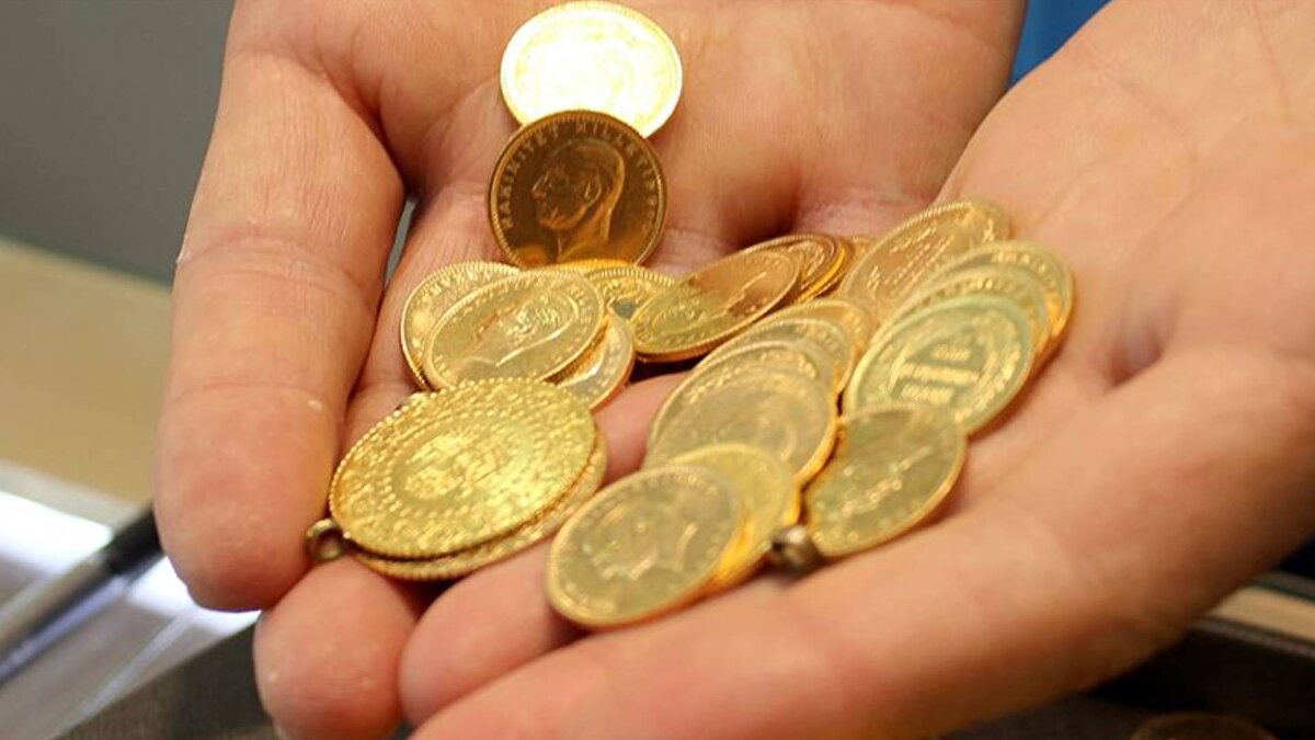 Altın Uzmanı İslam Memiş, öncelikle fiyatların çok yüksek olduğuna dikkat çekti. Alım için fiyatlarda düzeltmenin beklenmesini gerektiğini kaydeden Memiş, alımlarda ise fiziki altını önerdi.