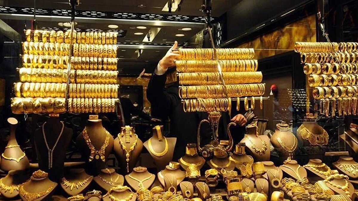 İslam Memiş, piyasalarda sert dalgalanmalara hazır olmak gerektiğine dikkat çekti ve yatırımlarda uzun vadeyi önerdi. Memiş, “Bir bakacağız, bir hafta boyunca, sert yükselişler, bir bakacağız sert düşüşler görülecek. Bütün yatırım araçlarında böyle olacak. O yüzden yatırımcıların mutlaka kendini koruması gereken bir sürece girdik” değerlendirmesini yaptı.