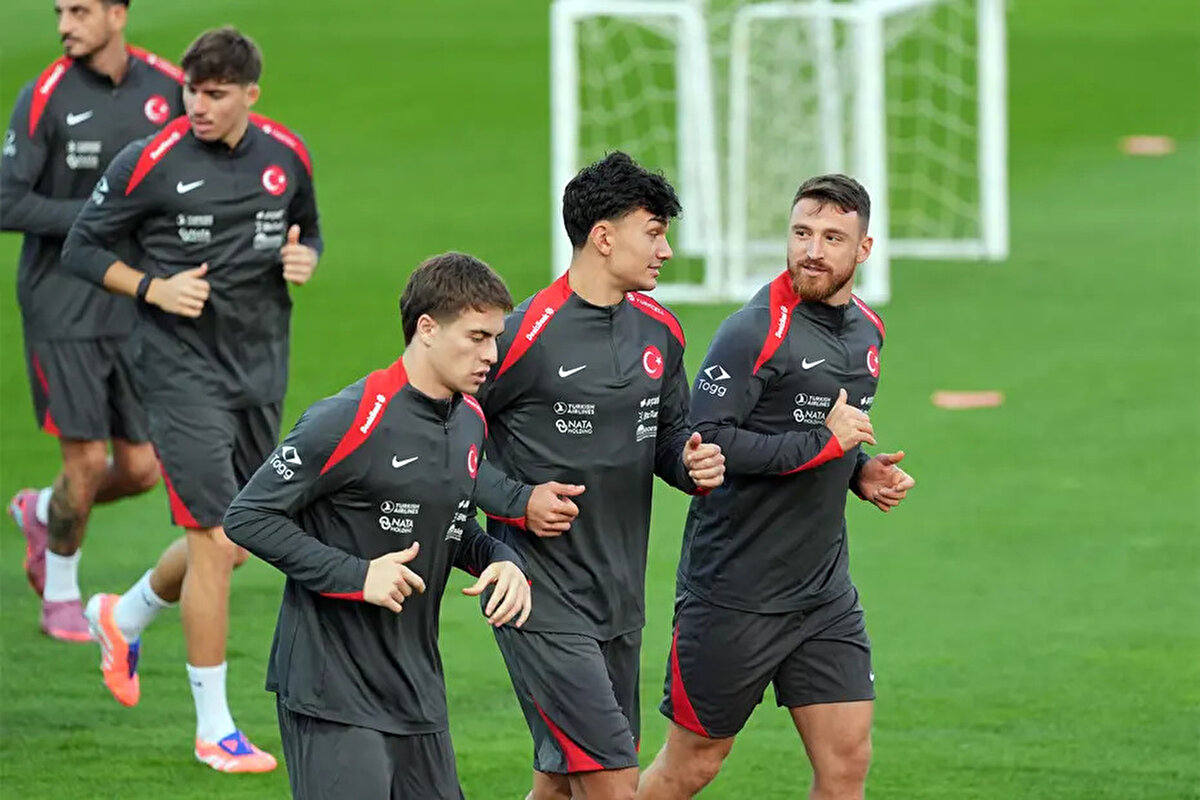 A Milli Takım'ın Dünya Kupası Avrupa Elemeleri E Grubu'nda Gürcistan'la deplasmanda oynadığı ilk maçın kadrosunda yer almayan Can Uzun, İspanya karşılaşmasında ise yedek başlasa da süre alamamıştı.<br><br>