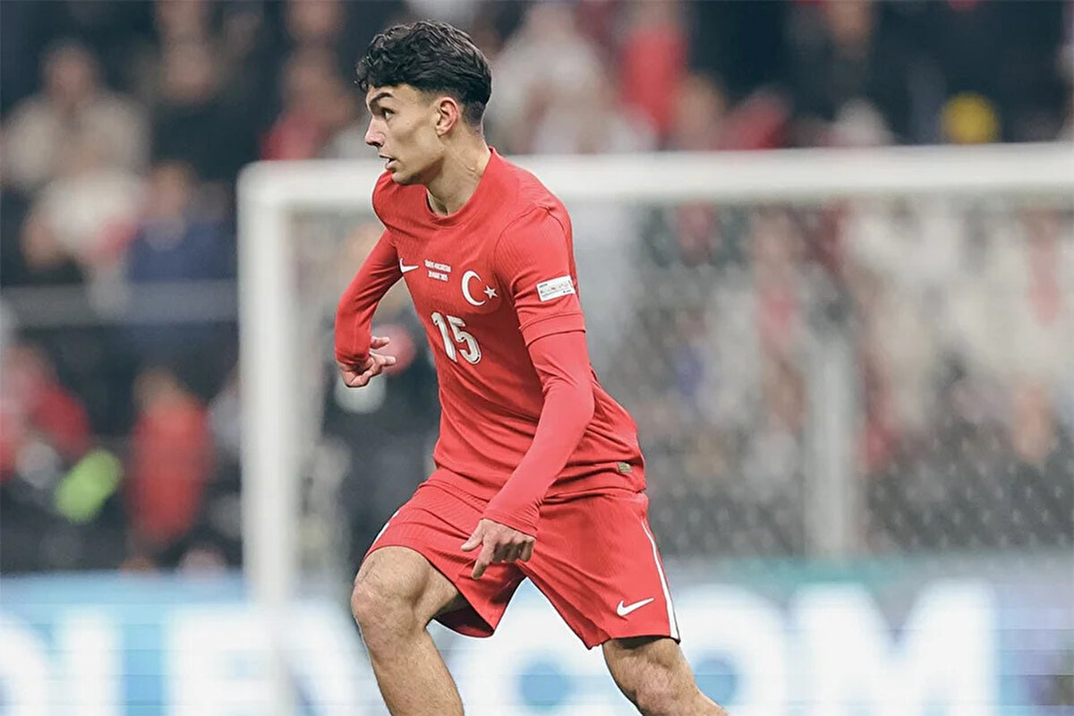 EINTRACHT FRANKFURT'UN CAN UZUN RAHATSIZLIĞI<br><br>Bild, Bulgaristan maçı öncesi geçtiği haberde Can Uzun'un milli takımda yeterince süre alamamasından dolayı Eintracht Frankfurt'un duyduğu rahatsızlığa değindi.