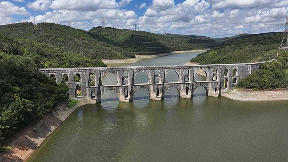 Yağışlar etkili olacak mı?<br><br>Meteoroloji Genel Müdürlüğü, önümüzdeki günlerde Marmara genelinde yer yer sağanak yağışların etkili olacağını duyurdu. Bu yağışların İstanbul’daki barajlara kısmi katkı sağlaması bekleniyor.