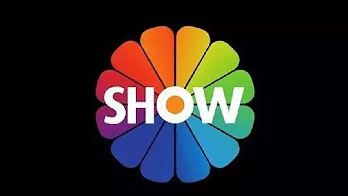 SHOW TV YAYIN AKIŞI <br>06:00 Aile<br>08:00 Düğün<br>10:00 Pazar Sürprizi<br>13:00 Bahar<br>15:30 Veliaht<br>18:25 Hafta Sonu Ana Haber<br>20:00 Düğün Dernek<br>22:30 Dedemin Fişi<br>00:30 Veliaht<br>03:00 Düğün Dernek
