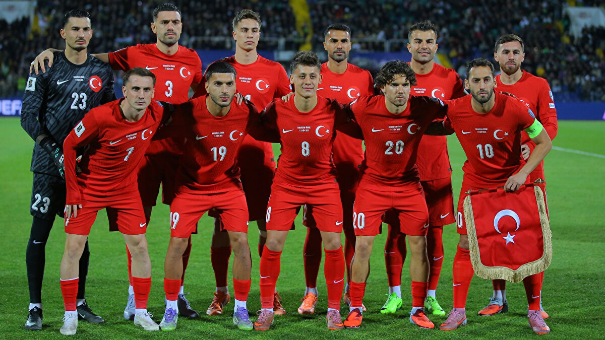 DÜNYA KUPASI TORBALARI NETLEŞMEYE BAŞLADI<br><br>Türkiye, 2026 Dünya Kupası’na direkt olarak veya play-off’tan katılırsa hangi torbada yer alacak? İşte o ihtimaller ve torbalar… <br><br><br>