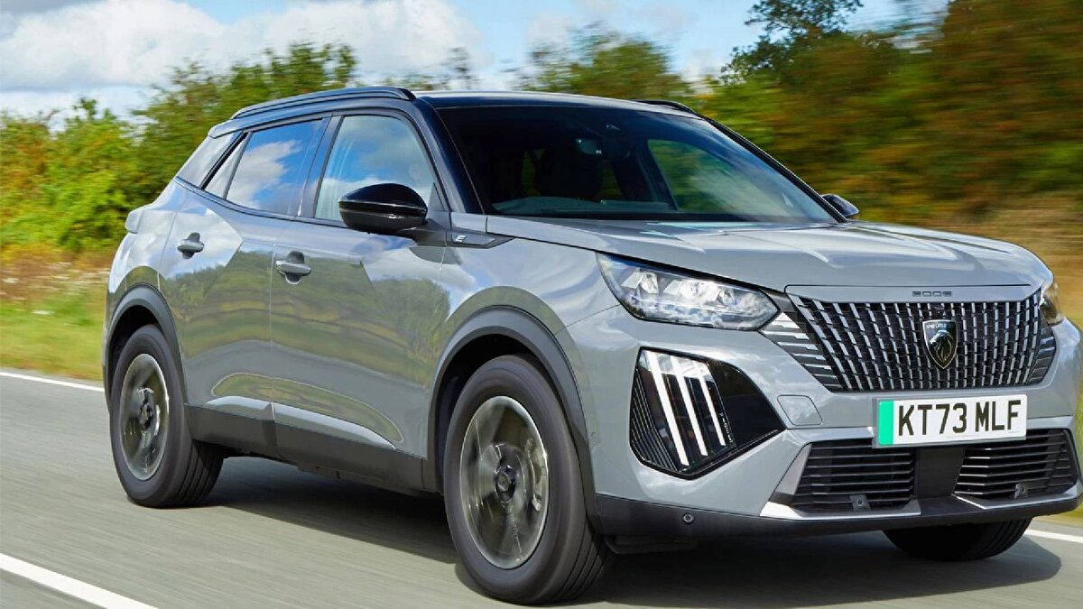 Peugeot e-2008<br>Sıfır fiyatı 37.450 sterlin olan ve üç yıl sonunda değeri 11.750 sterline düşen araç, değerinin sadece %31,4'ünü koruyarak yaklaşık %68,6 oranında değer kaybetti.