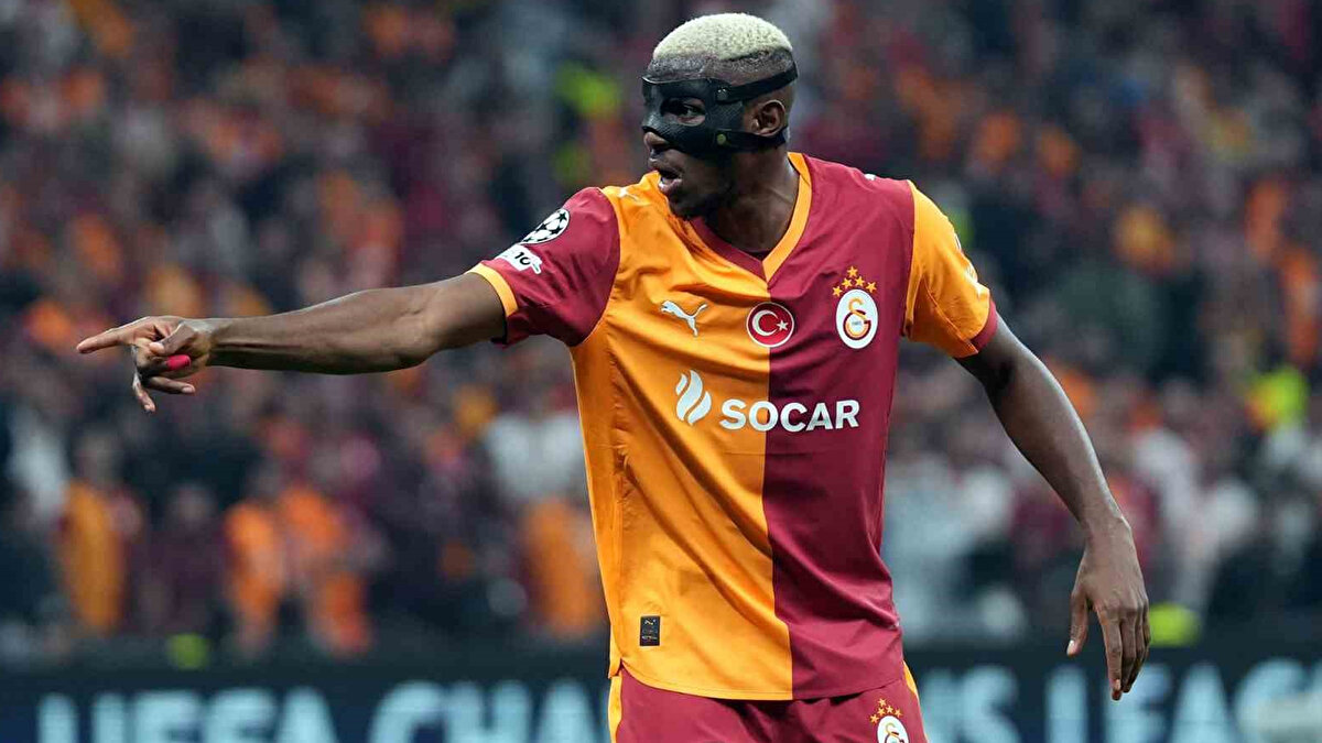 Üst düzey bir yetkilinin, Teknik Direktör Eric Chelle'yi Victor Osimhen'i sakatlık dışında bir daha oyundan almaması konusunda sert şekilde uyardığı öğrenildi.