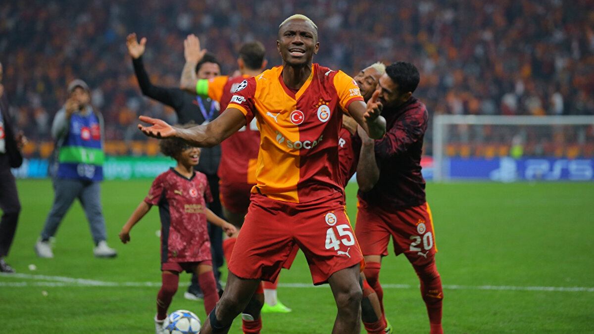 Galatasaray'ın 75 milyon Euro'luk yıldızı Victor Osimhen, bir kez daha Nijerya Milli Takımı'nda yaşadığı olaylarla gündemde.<br>