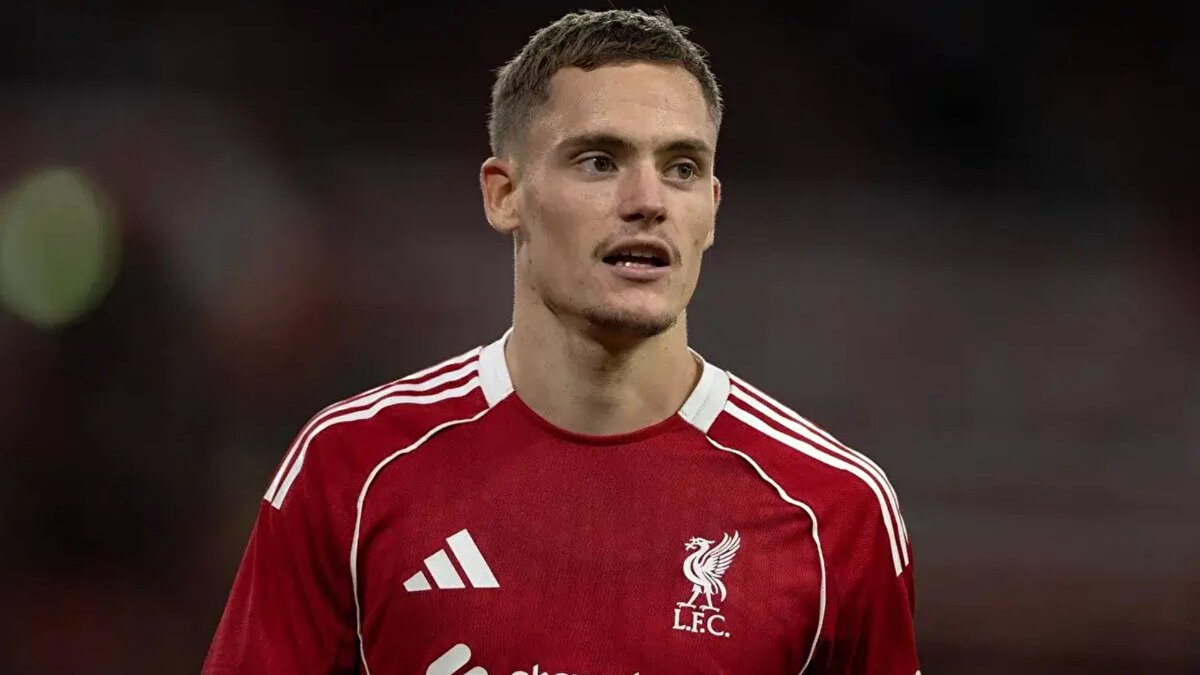 İngiltere Premier Lig’de geçtiğimiz sezonun şampiyonu Liverpool, yaz transfer döneminde dikkat çeken anlaşmalara imza attı. 