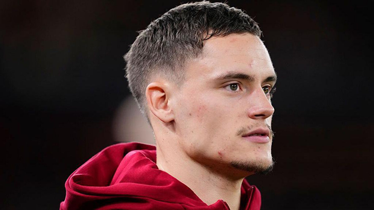 Arne Slot’un ekibi transfer için 500 milyon euronun üzerinde bir harcama yaparken oyuncu satışlarından 306.5 milyon euro gelir elde etmişti.