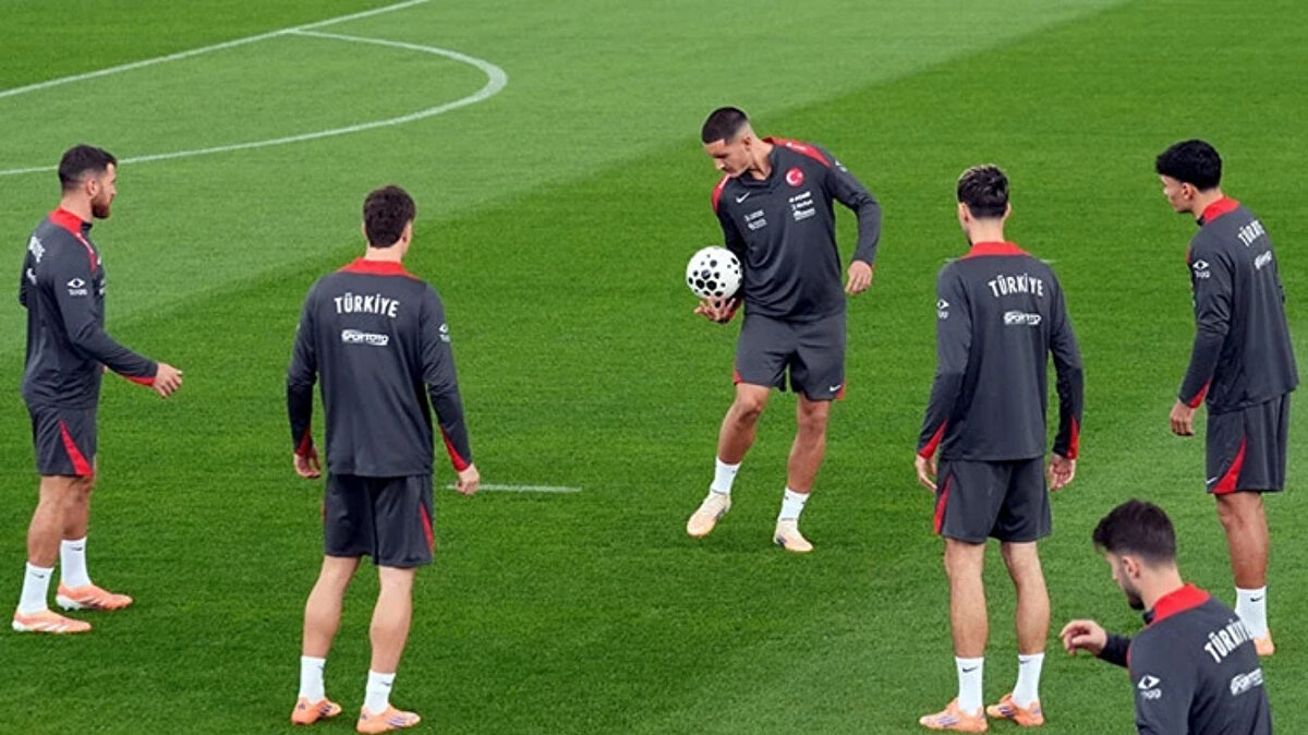 MAÇIN HAKEMİ: RUMEN RADU PETRESCU<br><br>Zorlu mücadelede düdük, Romanya Futbol Federasyonu’ndan Radu Petrescu’da olacak.<br>Petrescu’nun yardımcılıklarını Radu Ghinguleac ve Ovidiu Artene, dördüncü hakemliğini ise Andrei Chivulete üstlenecek.