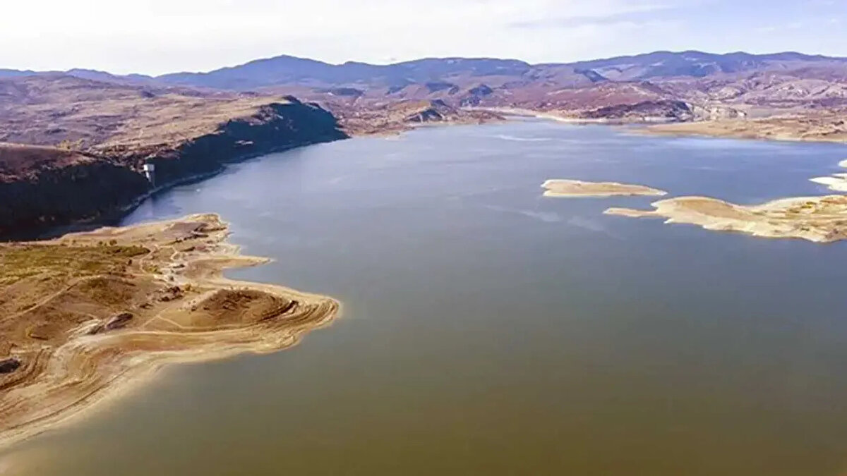 Barajlarda büyük farklılıklar var<br>ASKİ’nin açıkladığı verilere göre bazı barajlarda su seviyeleri kritik düzeylere indi.