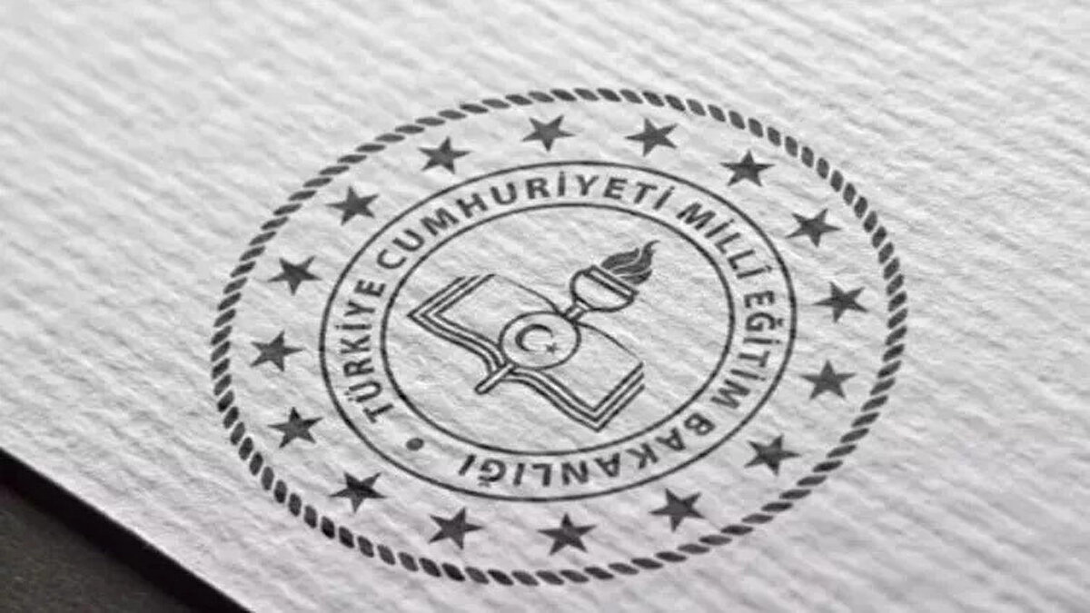 Kasım Tatili Kaç Gün Sürecek? İşte 9 Günlük Mola Detayı<br><br>Kasım ara tatili, okulların 7 Kasım Cuma günü kapanmasıyla başlayacak. Takvime göre tatil, takip eden iki hafta sonunu da kapsayacak şekilde planlandı. Bu sayede öğrenciler:<br><br>8-9 Kasım (Hafta sonu)<br><br>10-14 Kasım (Hafta içi tatil)<br><br>15-16 Kasım (Hafta sonu) <br>olmak üzere toplamda 9 gün boyunca dinlenme imkanı bulacaklar. Tatil planı yapacak olan veliler ve öğrenciler için bu 9 günlük süre, güzel bir mola fırsatı sunuyor.<br>