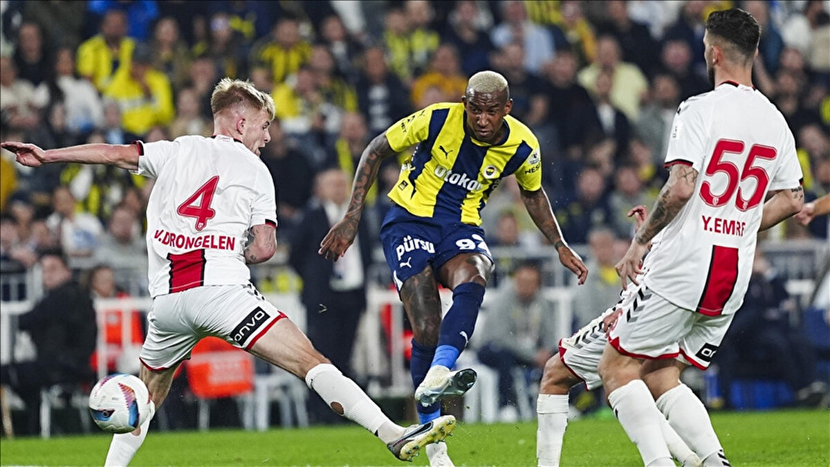Fenerbahçe, Süper Lig'de son oynadığı maçta Samsunspor ile deplasmanda 0-0 berabere kalmıştı.