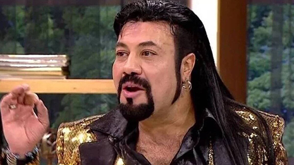 Türk müziğinin sevilen isimlerinden Güllü'nün 6. kattan düşerek hayatını kaybetmesiyle ilgili iddiaların ardı arksı kesilmiyor. Güllü'nün yakın arkadaşı Kobra Murat Güllü'nün itildiğini iddia ederek şarkıcının tırnak arasından alınan örneklerde DNA çıkmamasının sebebini de buldu.