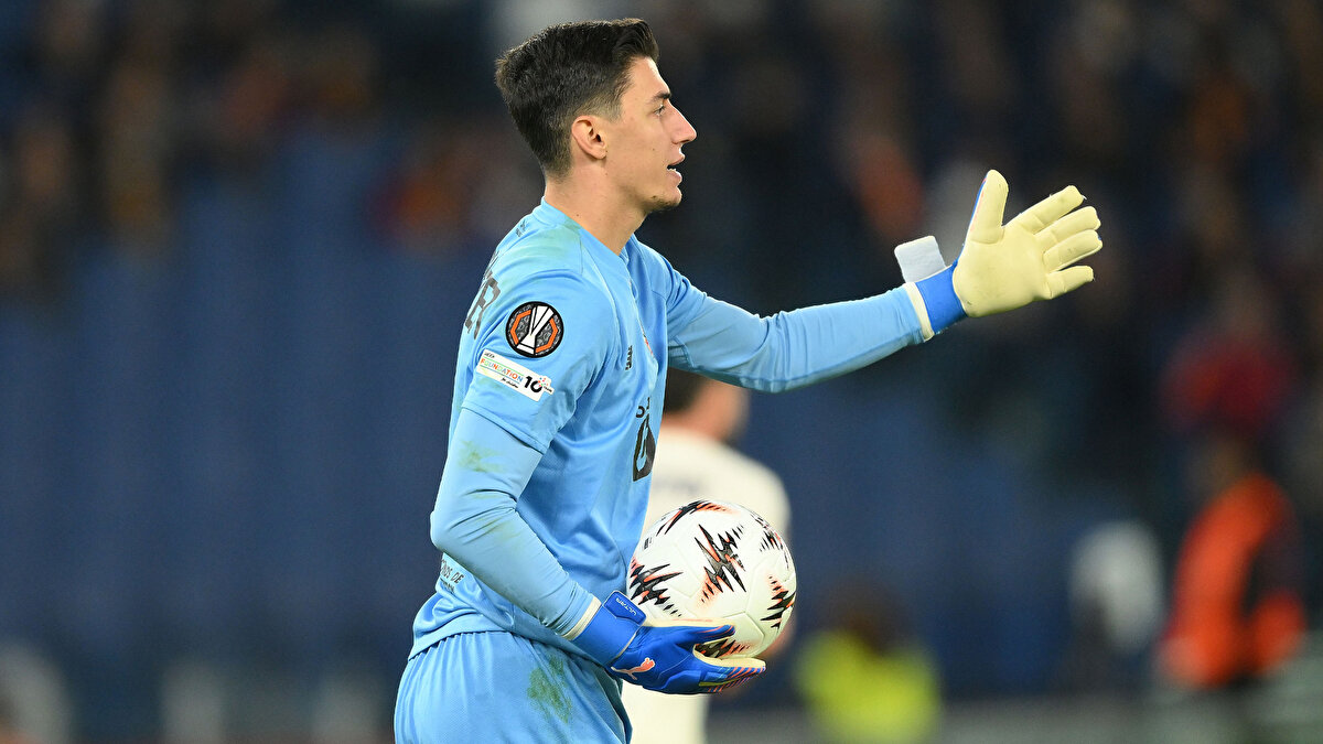 TFF’DEN AÇIKLAMA: “KABUL EDİLMESİ MÜMKÜN DEĞİLDİR”<br><br>Konuyla ilgili açıklama yapan TFF: “A Millî Takımımızın kalecilerinden Berke Özer, dün oynanan Bulgaristan – Türkiye karşılaşmasında maç kadrosuna alınmamasını gerekçe göstererek kafilemizin İstanbul’a dönüşünü takiben kendi isteğiyle, teknik ve idari ekibimizin izni olmaksızın kamptan ayrılmıştır."