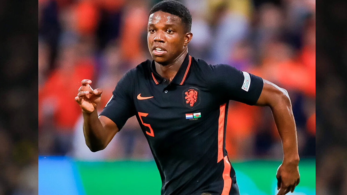 Okan Buruk'un da onayıyla ara transferde girişim yapması beklenen Galatasaray'ın oyuncuyu kiralık olarak kadroya katmak istediği belirtildi. 