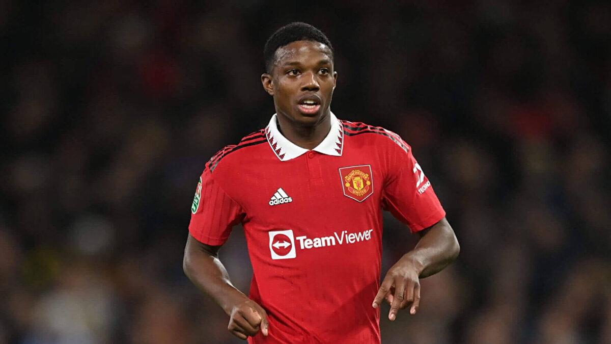 İNGİLİZ BASINI DUYURDU<br><br>İngiliz Daily Mail, Galatasaray'ın Manchester United'da forma giyen Tyrell Malacia'yı transfer listesine aldığını yazdı. 