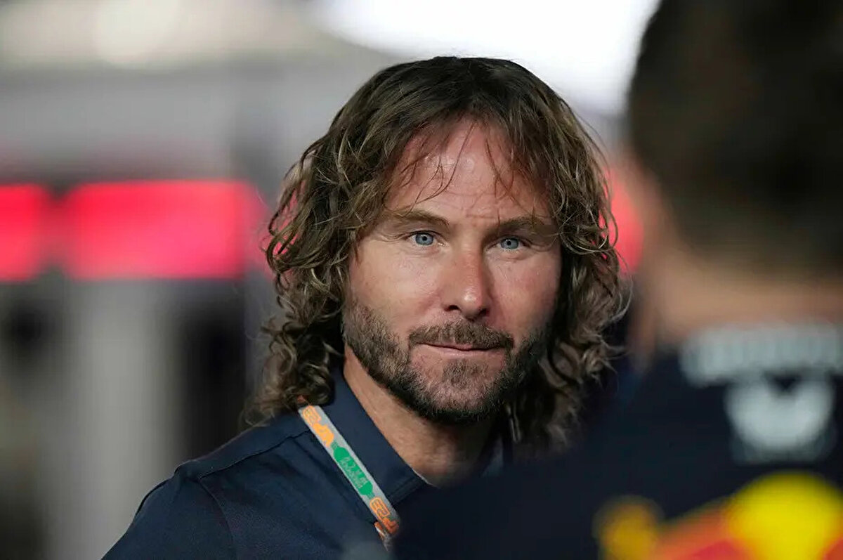 PAVEL NEDVED: "DURUMU DEĞERLENDİRECEĞİZ"<br><br>Öte yandan Çekya Milli Takımı Genel Menajeri Pavel Nedved de Faroe Adaları karşısında alınan sürpriz yenilgiyi değerlendirdi ve "Çek Milli Takımı'nın Faroe Adaları'ndaki bugünkü performansı için tüm taraftarlardan özür dilerim. Çek Milli Takımı Genel Menajeri olarak bunu bir görev olarak görüyorum. 1-2'lik mağlubiyet ve Dünya Kupası için önemli bir eleme maçındaki performans kabul edilemezdi." ifadelerini kullandı.