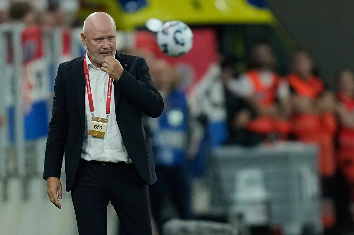 IVAN HASEK: "SON MAÇIM OLMASI MÜMKÜN"<br><br>Çekya Milli Takımı'nın play-off maçlarına yeni bir teknik direktörle çıkması beklenirken, Ivan Hasek de karşılaşmanın ardından düzenlediği basın toplantısında ayrılık sinyalleri verdi. <br><br>Hasek, "Milli takım teknik direktörü olarak son maçınız olabilir mi?" sorusunu "Buna ben karar vermiyorum. Dünya Kupası için play-off oynamak isterdim ama son maç olması da mümkün. Dediğim gibi, buna ben karar vermiyorum." diyerek yanıtladı.