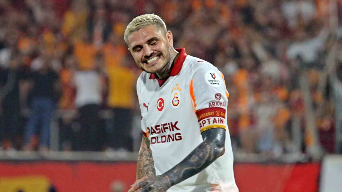 Son maçlarda moralinin bozuk olduğu görülen ve derbi sonrası soluğu Madrid'de alan Icardi'ye taraftar da tepki göstermişti.