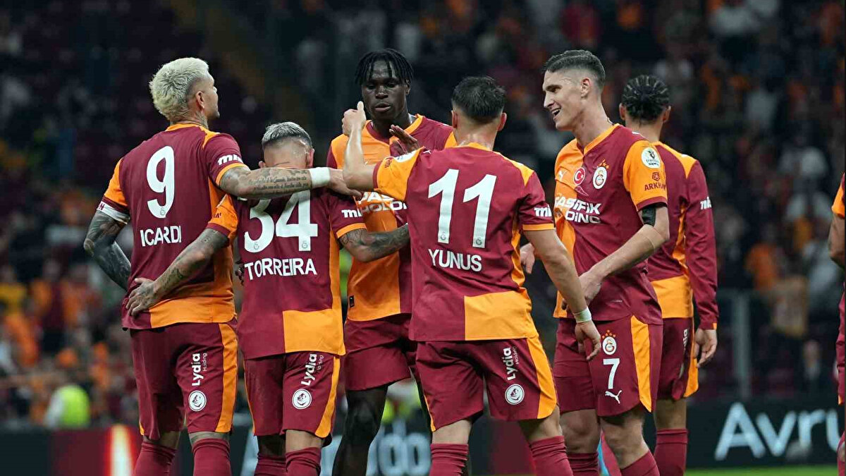 SEZON SONUNDA SÖZLEŞMESİ SONA ERİYOR<br><br>Bu sezon Osimhen'in gelmesiyle birlikte yedek kulübesine mahkum olan Arjantinli yıldızın sözleşmesi sezon sonunda bitiyor.