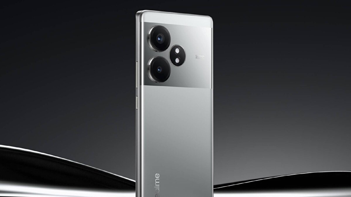 realme GT 6 <br>12 GB RAM ve 256 GB dahili depolama alanına sahip olan model, farklı sitelere bağlı olarak ortalama 28.000 TL'ye satılıyor.<br>5500 mAh pile sahip ve 120W ile hızlı şarj oluyor. Listenin en hızlı şarj olan telefonu realme GT 6.<br>Qualcomm Snapdragon 8s Gen 3 işlemcisine sahip. Arka kamerası 50 MP çözünürlüğünde 4K 60 FPS kayıt yapabiliyor. Ön kamera ise 4K 30 kare videolar çekebiliyor.