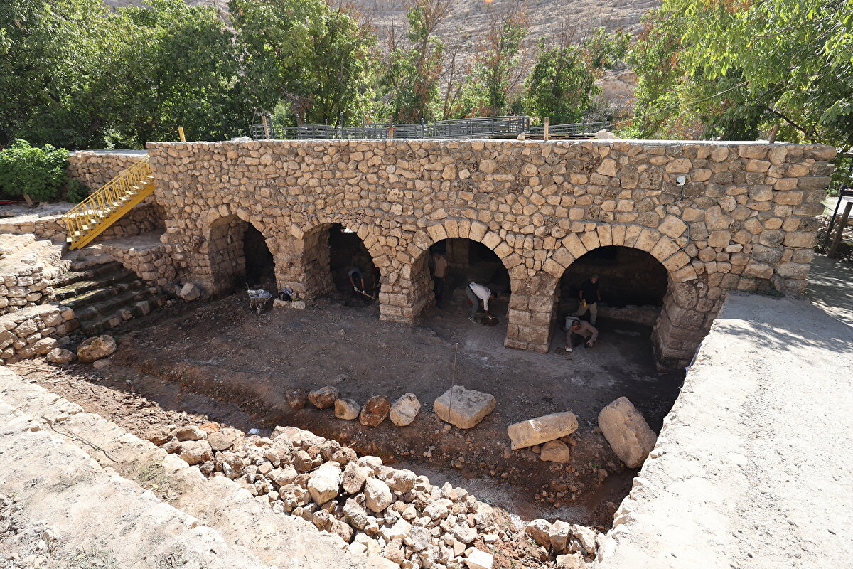 Akgül, alanda yapılacak konservasyon (resim, heykel gibi sanat eserlerinin nesiller boyu özelliklerini kaybetmeyecek şekilde korunması işi) çalışmalarından sonra yapı ile ilgili daha sağlıklı bilgilere ulaşacaklarını belirterek, bu mevkide birebir kazı yaptıkları ilk alanlardan birinin burası olduğunu, bunun bölgenin tarihlendirilmesi konusunda kendilerine daha sağlıklı bilgiler vereceğini düşündüklerini dile getirdi.