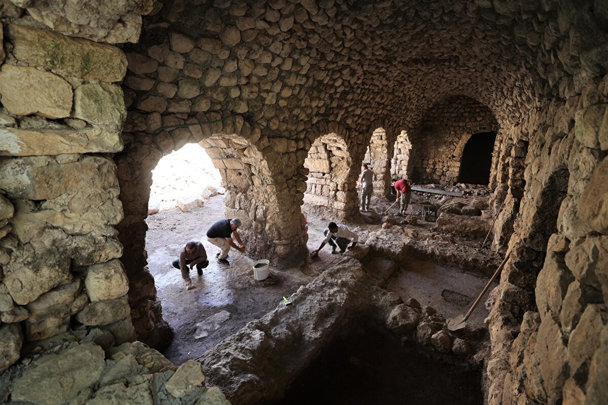 Mülkiyet sahiplerinden Reşit Coşkun da yaklaşık 150 yıllık olduğunu bildikleri harabe haldeki tarihi su değirmenini turizme ve ticarete kazandırmak için temizlik çalışmaları yürüttüklerini aktardı.
