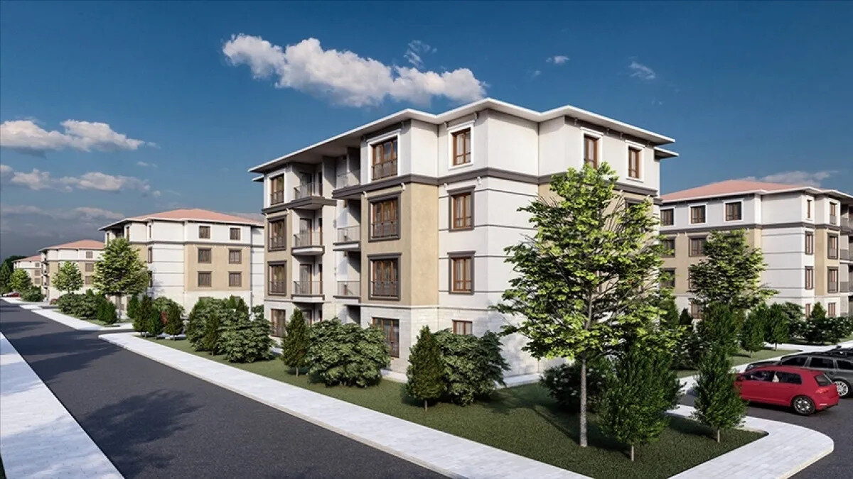 TOKİ’nin Rolü: 500 Bin Sosyal Konut ve Yeni Kiralık Model<br><br>Yeni dönemin merkezinde TOKİ (Toplu Konut İdaresi Başkanlığı) yer alıyor. TOKİ, bugüne kadar daha çok satış odaklı projeler yürütüyordu. Ancak yeni planla birlikte TOKİ, kiralık konut üretimi ve yönetimi görevini de üstlenecek.