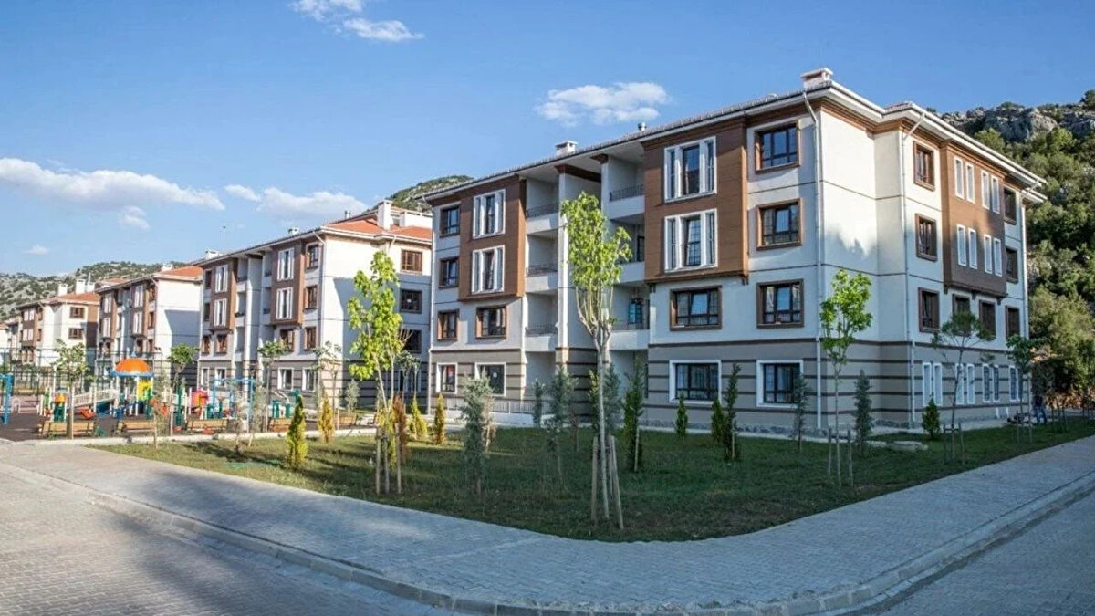 Erdoğan’ın ifadesi, piyasada özel mülk sahiplerinin fahiş fiyatlarla kira belirlemesine karşı güçlü bir uyarı niteliği taşıyor: