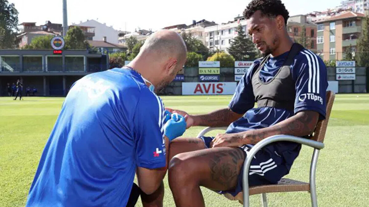 TEST SONUÇLARI OLMASI GEREKENİN 3 KATI<br><br>Sabah Gazetesi'nin haberine göre normal ölçülerde 5 civarı olması gereken laktat testi sonuçlarının, özellikle bazı futbolcularda 14-15 seviyelerini gördüğü aktarıldı.