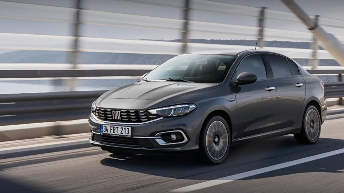 FİAT EGEA – 18.323 ADET<br><br>Uzun yıllar boyunca Türkiye’nin en çok satan otomobili olan Fiat Egea, 2025’te altıncı sırada yer aldı.<br>Model, 18.323 adetlik satışla hâlâ geniş kullanıcı kitlesine sahip olmaya devam ediyor.